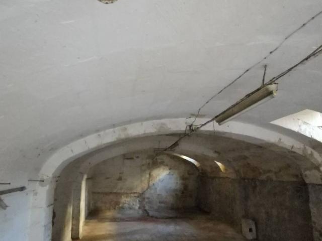 Locale Commerciale in vendita a Puglia, Lecce