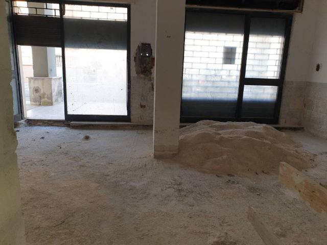 Locale Commerciale in vendita a Puglia, Lecce