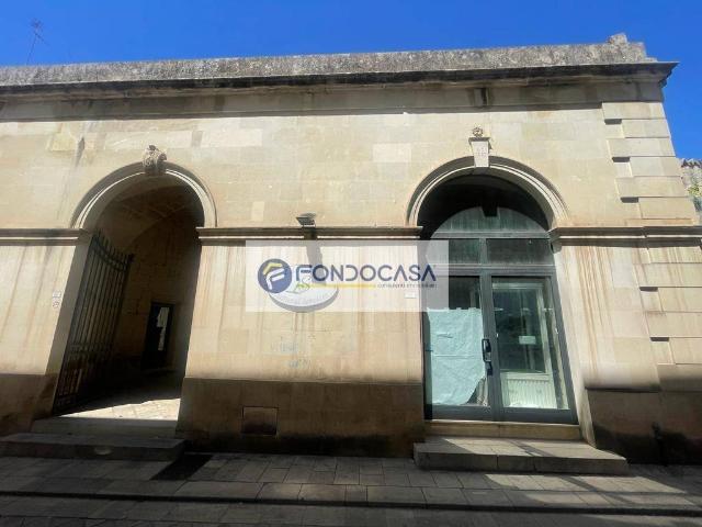 Locale Commerciale in vendita a Puglia, Lecce