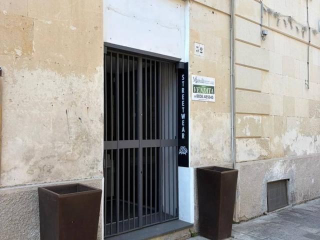 Locale Commerciale in vendita a Puglia, Lecce