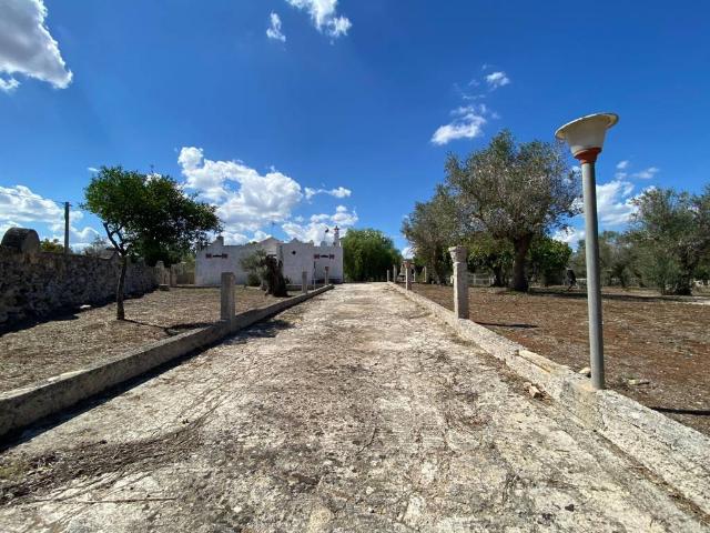 Locale Commerciale in vendita a Puglia, Lecce