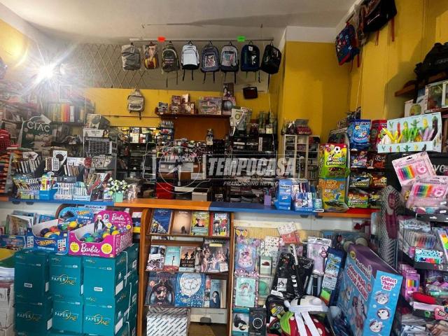 Locale Commerciale in vendita a Puglia, Lecce