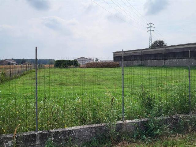 Locale Commerciale in vendita a Magnacavallo, Lombardia