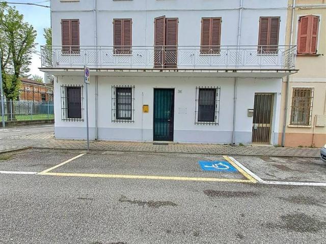 Locale Commerciale in vendita a Magnacavallo, Lombardia