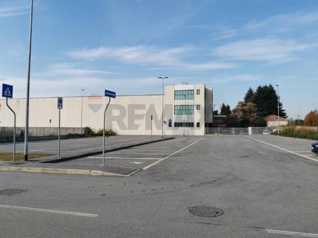 Locale Commerciale in vendita a Magnago, Lombardia