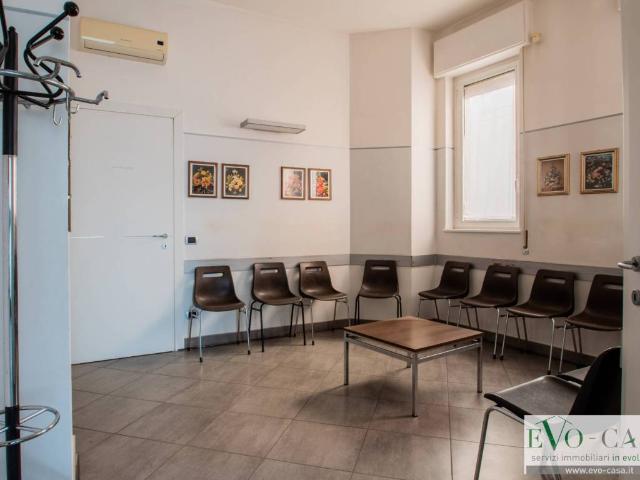 Locale Commerciale in vendita a Magnago, Lombardia