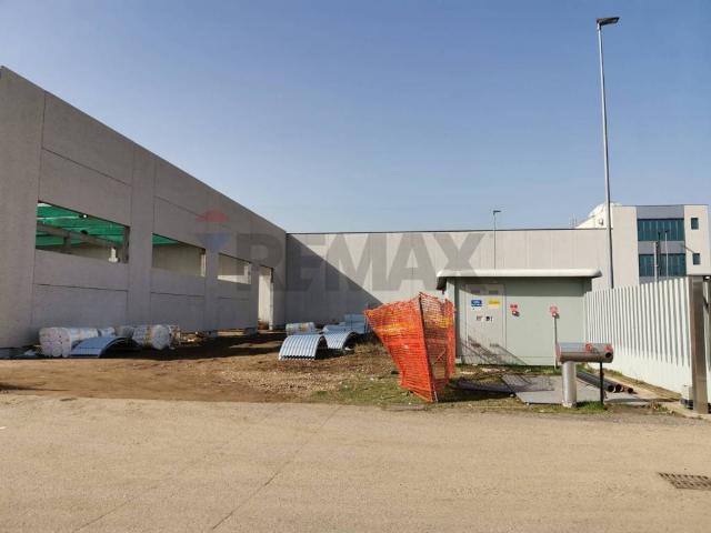 Locale Commerciale in vendita a Magnago, Lombardia