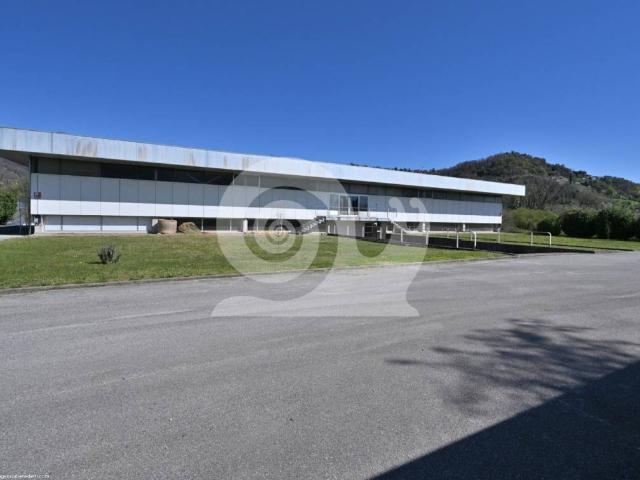 Locale Commerciale in vendita a Tarcento, Friuli-Venezia Giulia