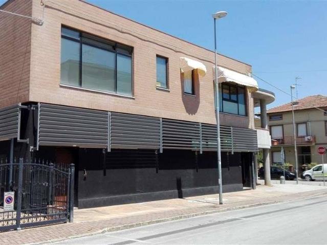 Locale Commerciale in vendita a Marche, Ancona