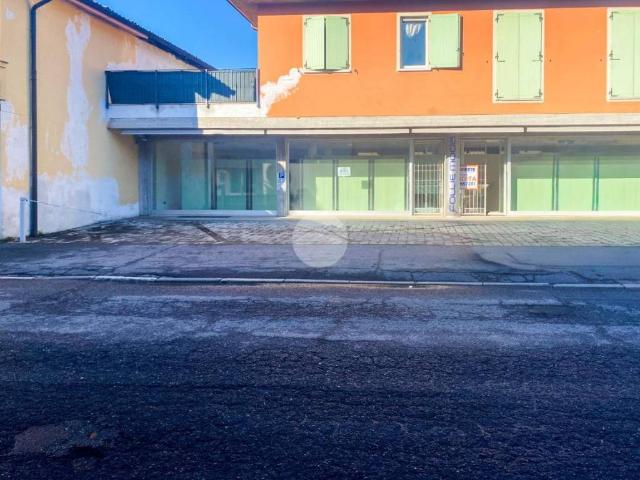 Locale Commerciale in vendita a Mairano, Lombardia