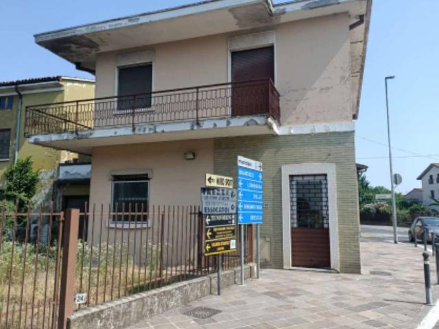 Locale Commerciale in vendita a Mairano, Lombardia