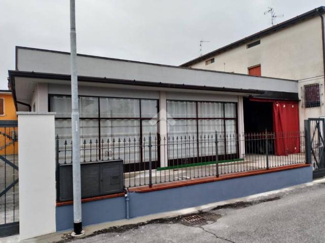 Locale Commerciale in vendita a Mairano, Lombardia