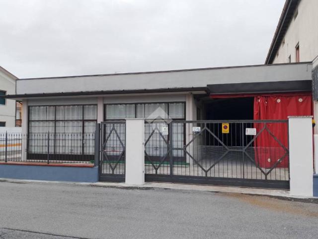 Locale Commerciale in vendita a Mairano, Lombardia