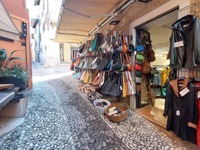 Locale Commerciale in vendita a Malcesine, Veneto