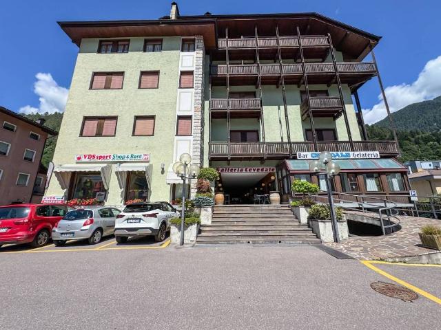 Locale Commerciale in vendita a Comunità della Valle di Sole, Malè