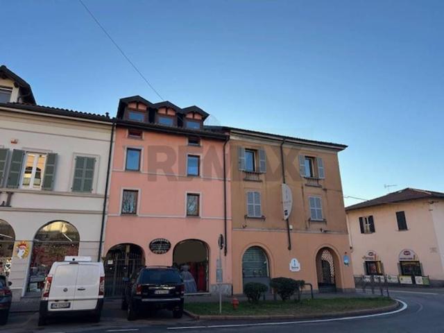 Locale Commerciale in vendita a Malnate, Lombardia