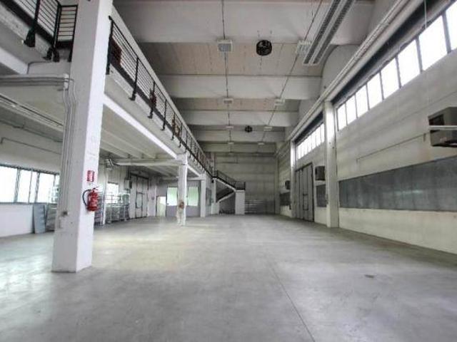 Locale Commerciale in vendita a Somana, Mandello Del Lario