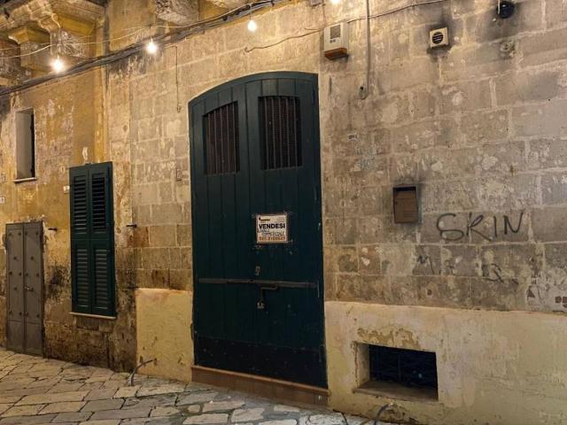 Locale Commerciale in vendita a Puglia, Taranto