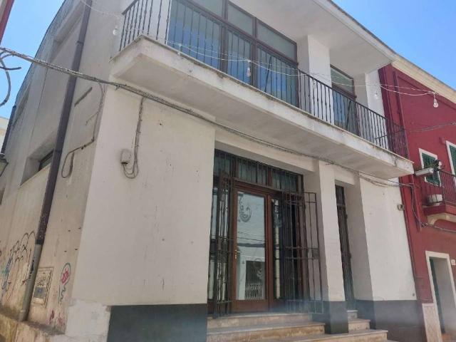 Locale Commerciale in vendita a Puglia, Taranto