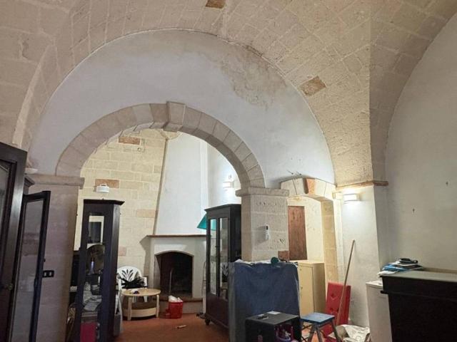 Locale Commerciale in vendita a Puglia, Taranto