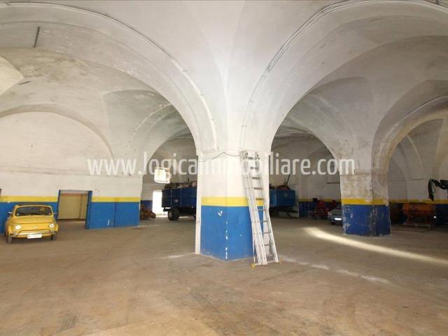 Locale Commerciale in vendita a Puglia, Taranto
