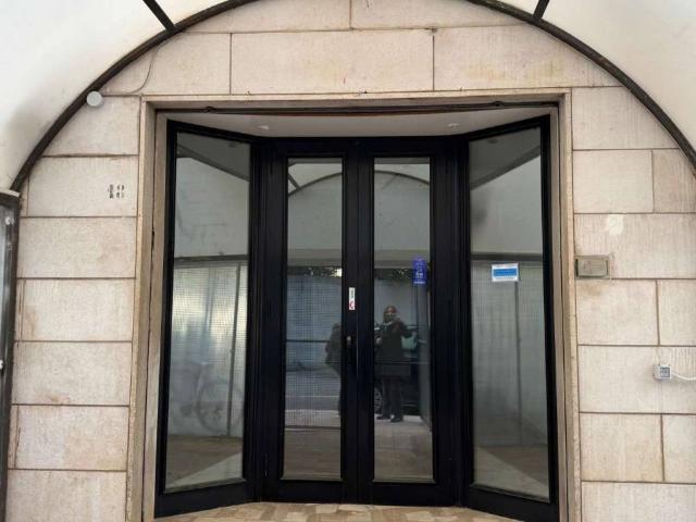 Locale Commerciale in vendita a Puglia, Taranto