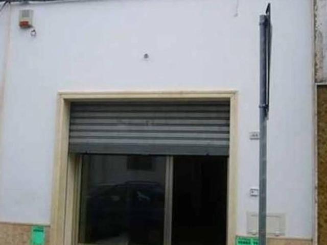 Locale Commerciale in vendita a Puglia, Taranto