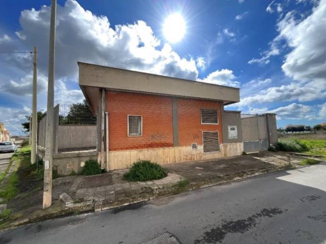Locale Commerciale in vendita a Puglia, Taranto