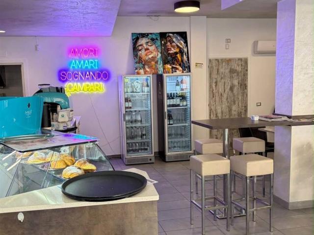 Locale Commerciale in vendita a Borgo Felice, Manerba del Garda