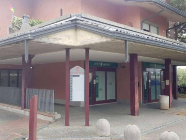 Locale Commerciale in vendita a Gardoncino, Manerba Del Garda