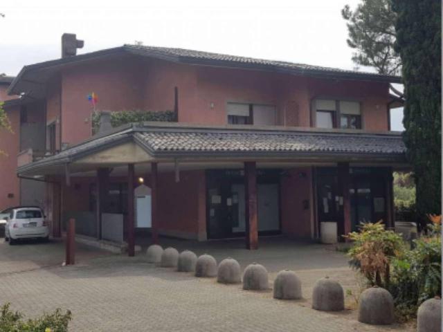 Locale Commerciale in vendita a Gardoncino, Manerba Del Garda
