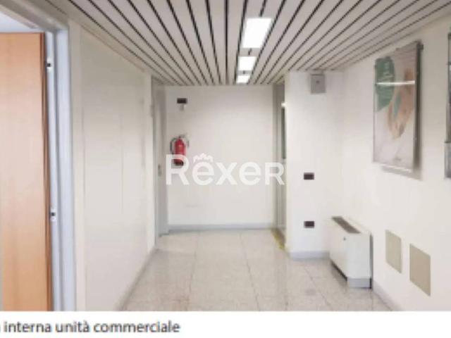 Locale Commerciale in vendita a Gardoncino, Manerba Del Garda