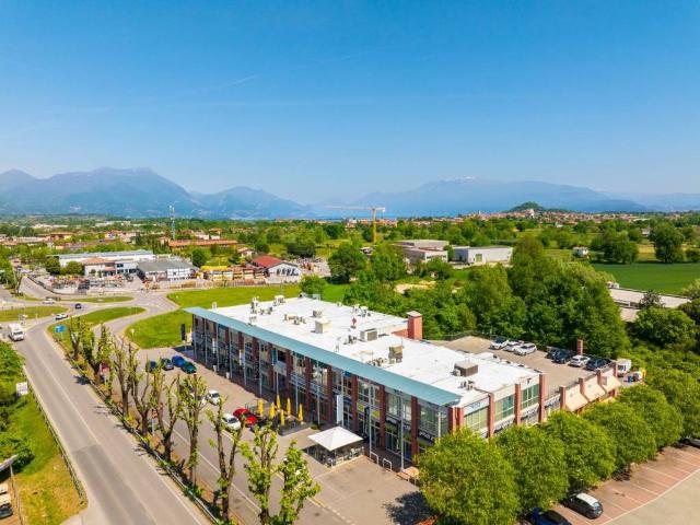 Locale Commerciale in vendita a Crociale, Manerba Del Garda