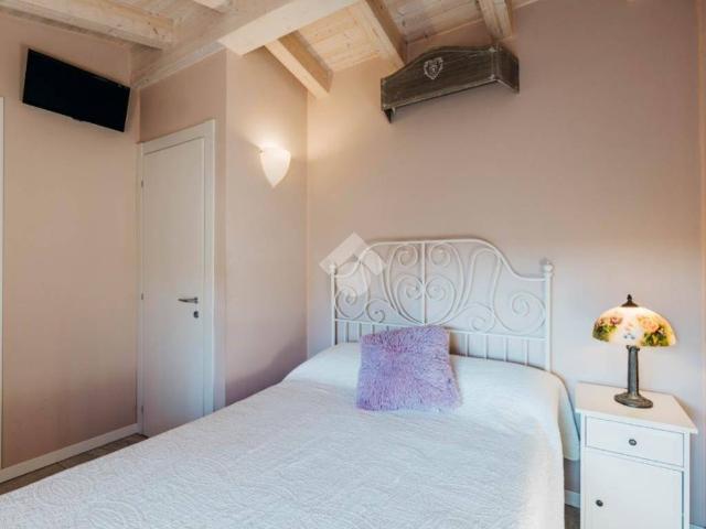 Locale Commerciale in vendita a Gardoncino, Manerba Del Garda
