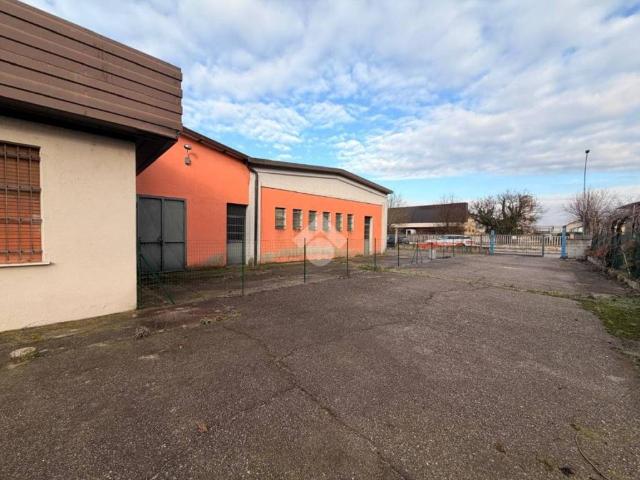 Locale Commerciale in vendita a Manerbio, Lombardia