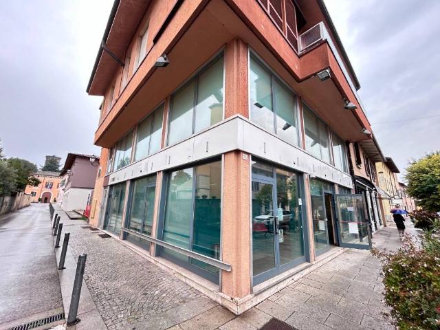 Locale Commerciale in vendita a Manerbio, Lombardia