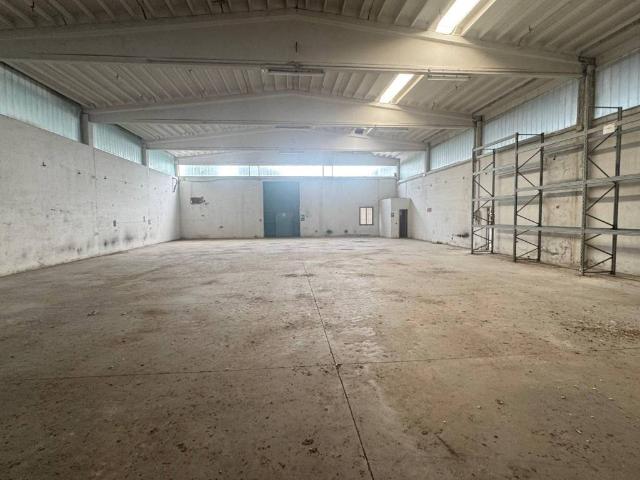 Locale Commerciale in vendita a Manerbio, Lombardia