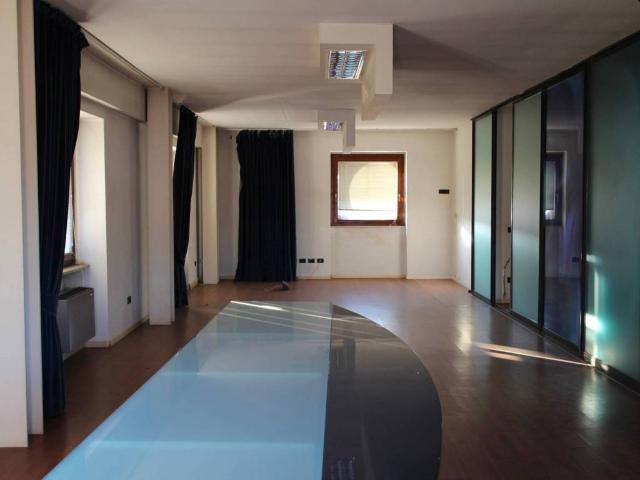 Locale Commerciale in vendita a Manerbio, Lombardia