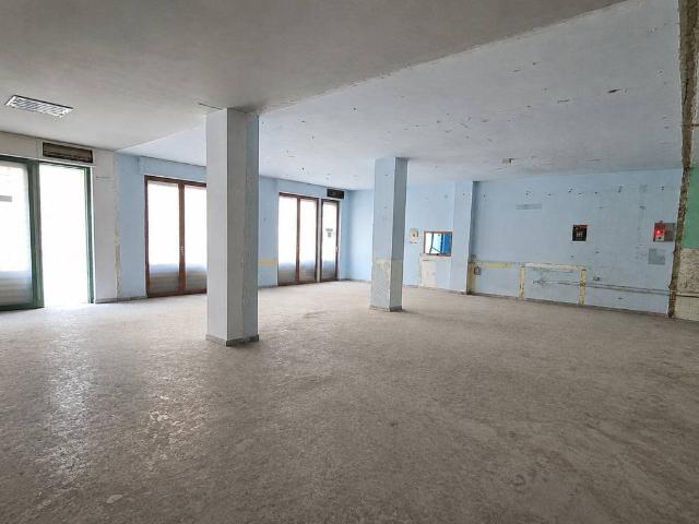 Locale Commerciale in vendita a Puglia, Foggia