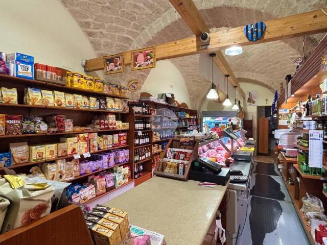 Locale Commerciale in vendita a Puglia, Foggia
