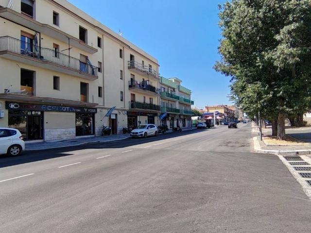 Locale Commerciale in vendita a Siponto, Puglia