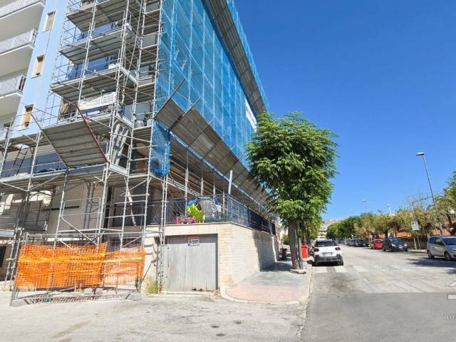 Locale Commerciale in vendita a Puglia, Foggia