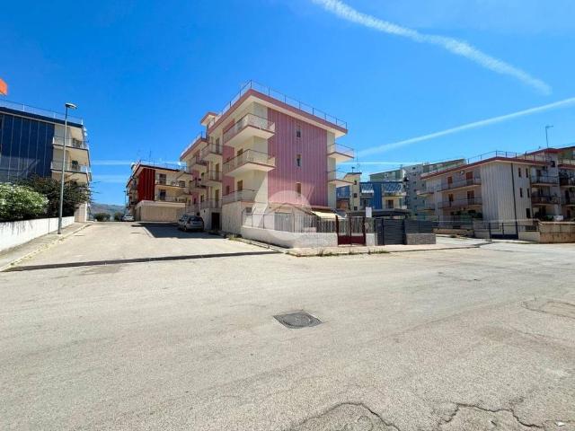 Locale Commerciale in vendita a Puglia, Foggia