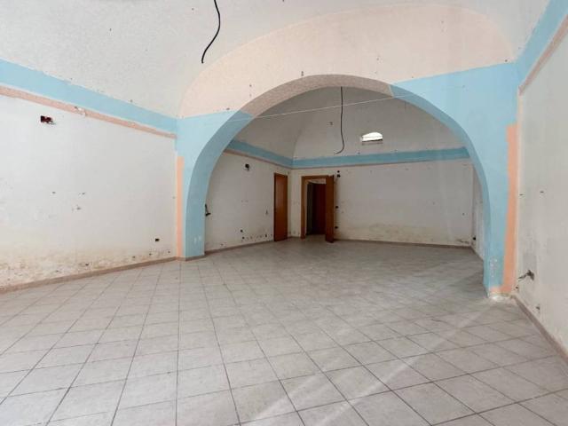 Locale Commerciale in vendita a Puglia, Foggia