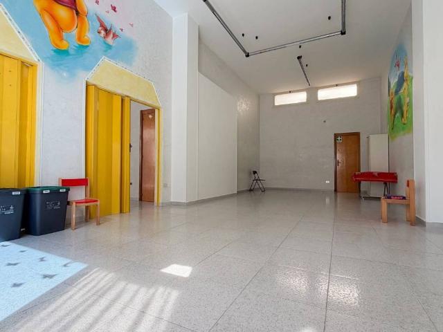 Locale Commerciale in vendita a Siponto, Puglia
