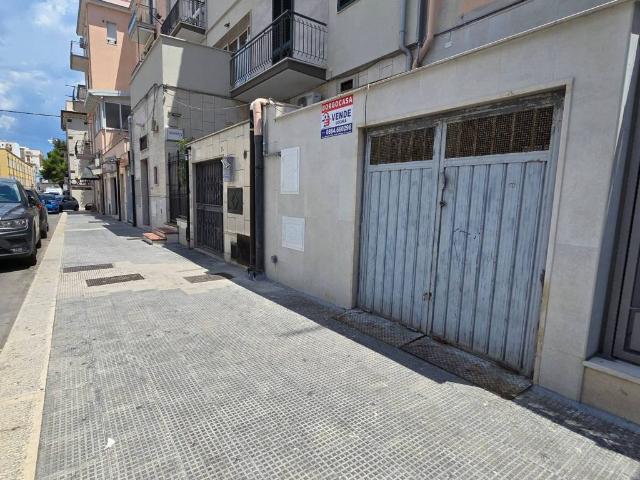 Locale Commerciale in vendita a Siponto, Puglia