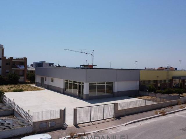 Locale Commerciale in vendita a Siponto, Puglia