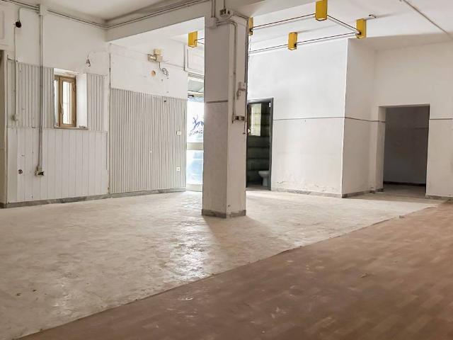 Locale Commerciale in vendita a Puglia, Foggia