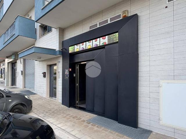 Locale Commerciale in vendita a Quartiere ANAS, Puglia