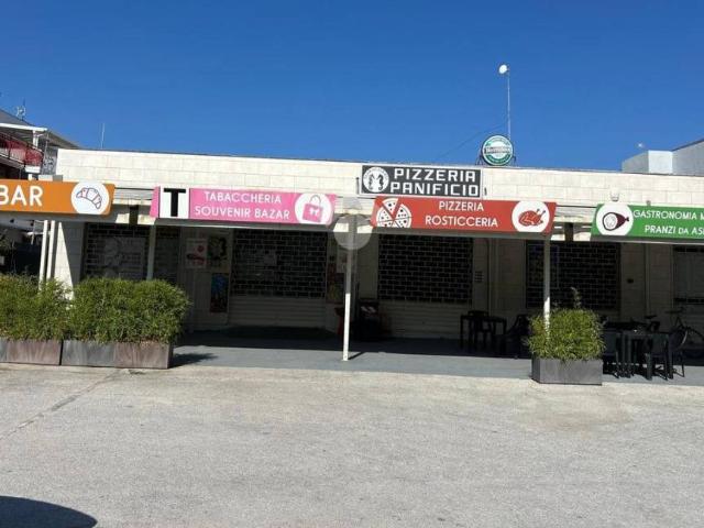 Locale Commerciale in vendita a Ippocampo, Puglia
